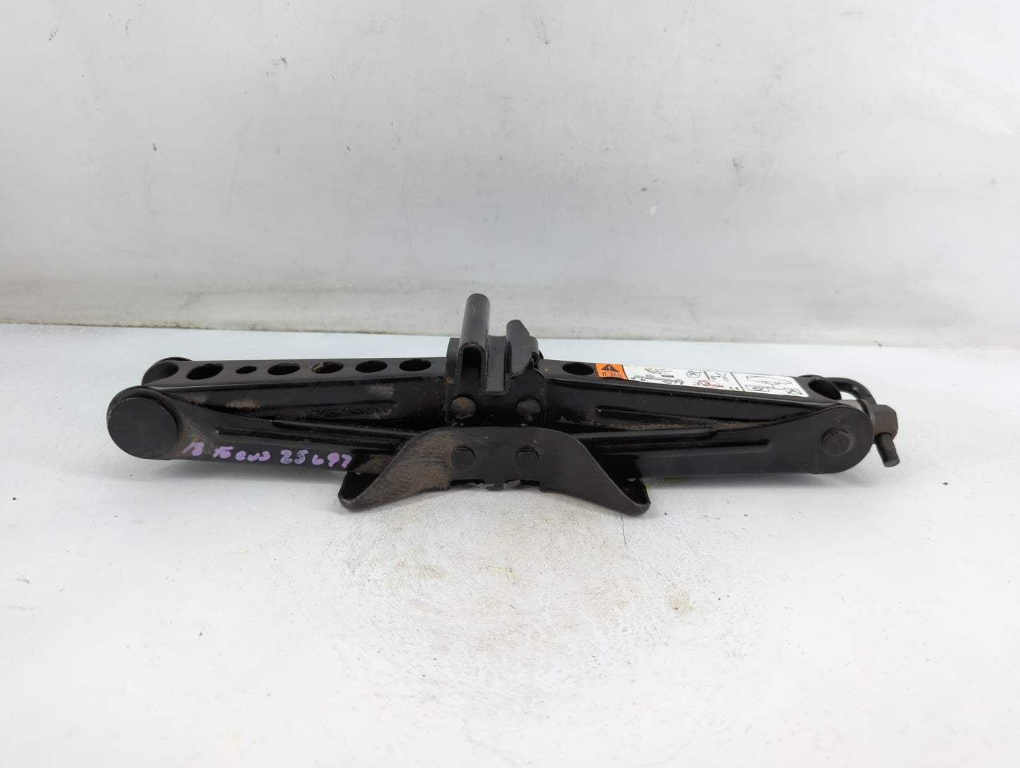2018 Ford Focus Spare Scissor Car Jack - Oemusedautoparts1.com