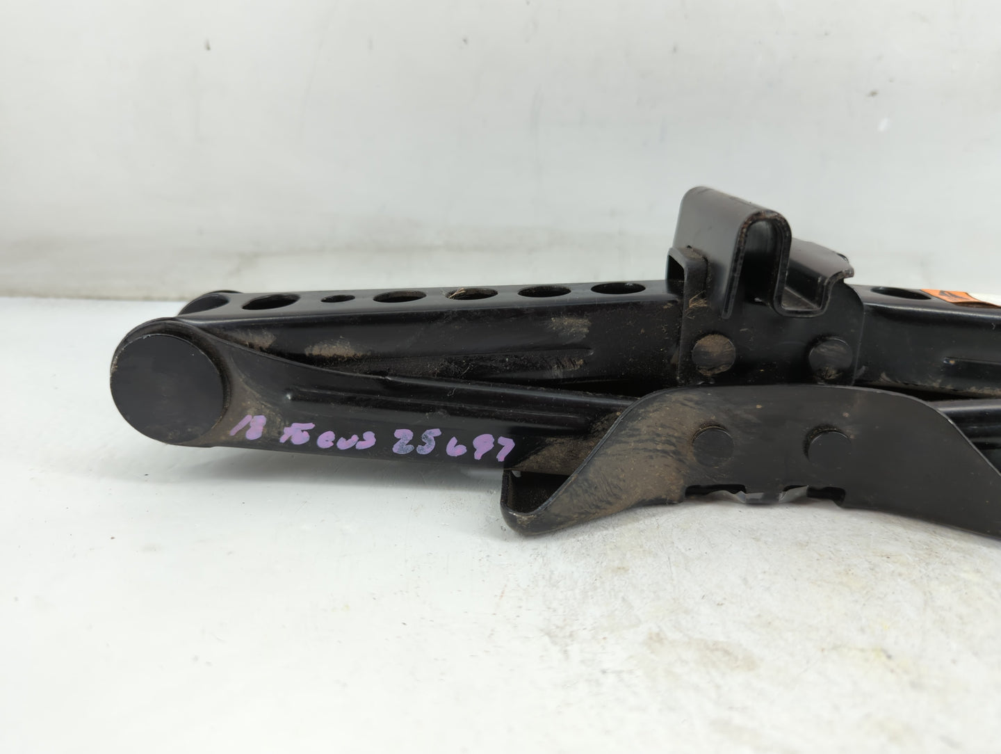2018 Ford Focus Spare Scissor Car Jack - Oemusedautoparts1.com