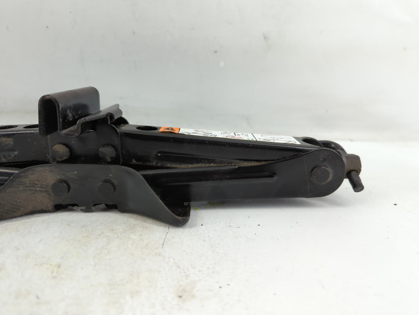 2018 Ford Focus Spare Scissor Car Jack - Oemusedautoparts1.com