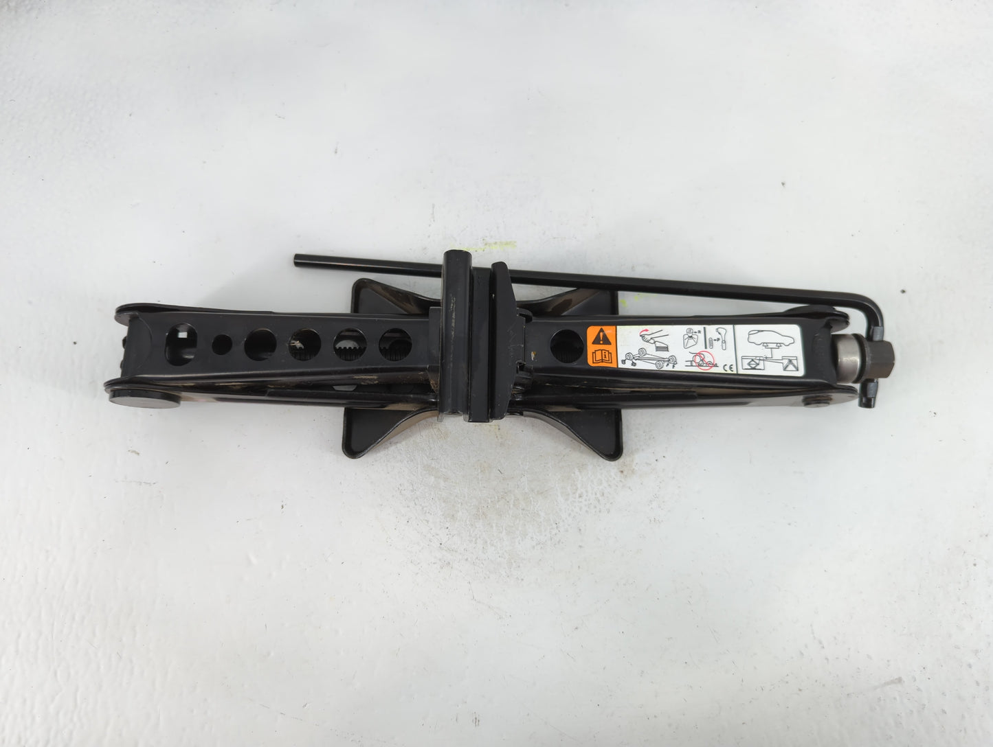 2018 Ford Focus Spare Scissor Car Jack - Oemusedautoparts1.com