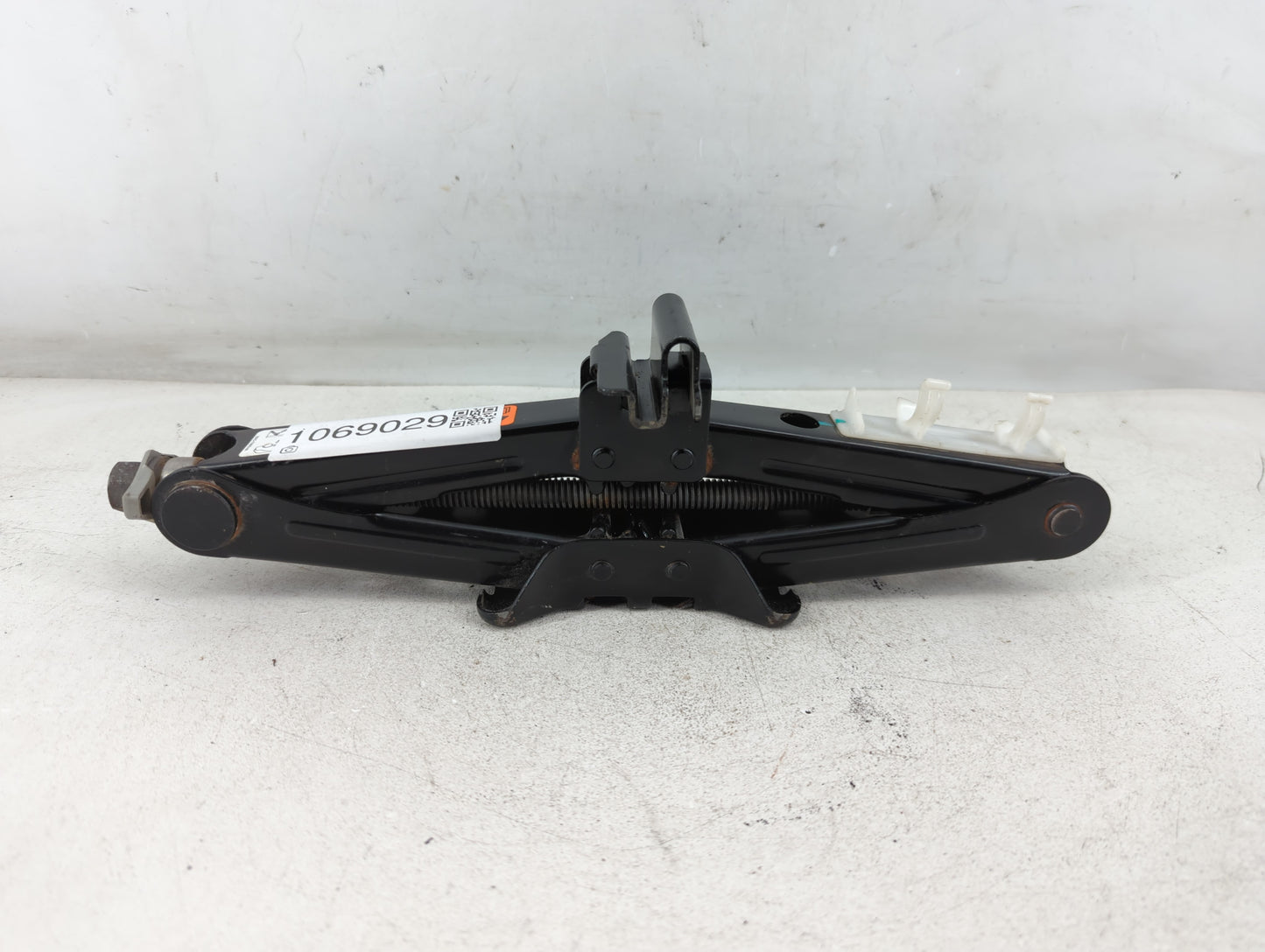 2018 Ford Fusion Spare Scissor Car Jack - Oemusedautoparts1.com