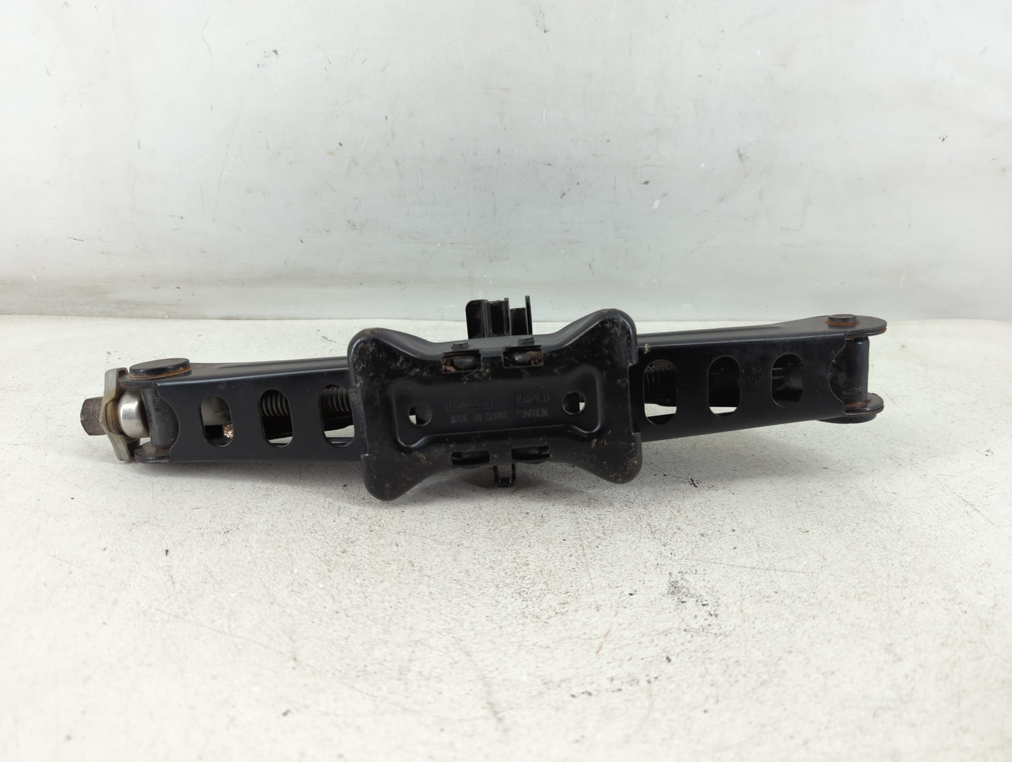 2018 Ford Fusion Spare Scissor Car Jack - Oemusedautoparts1.com