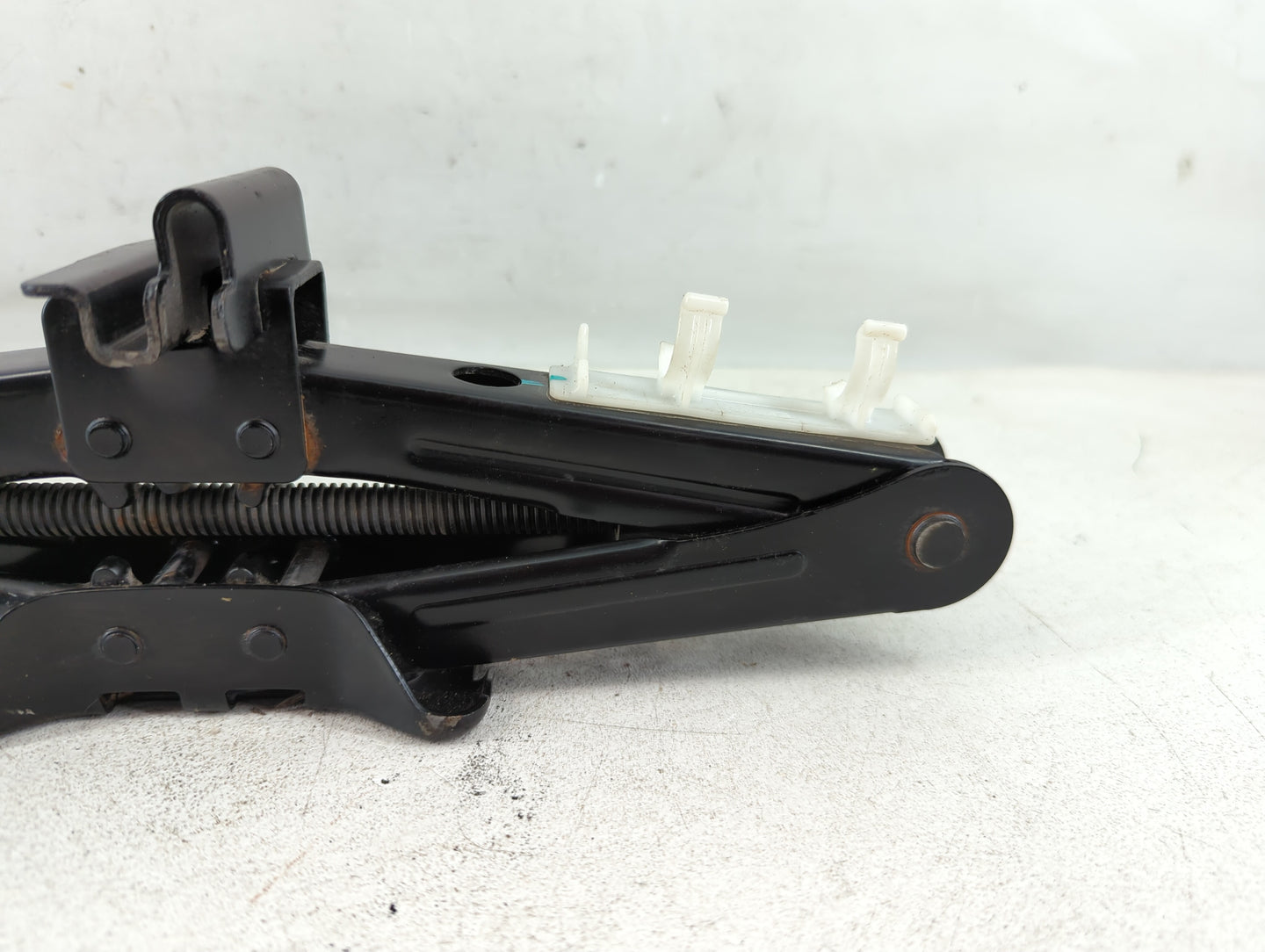 2018 Ford Fusion Spare Scissor Car Jack - Oemusedautoparts1.com