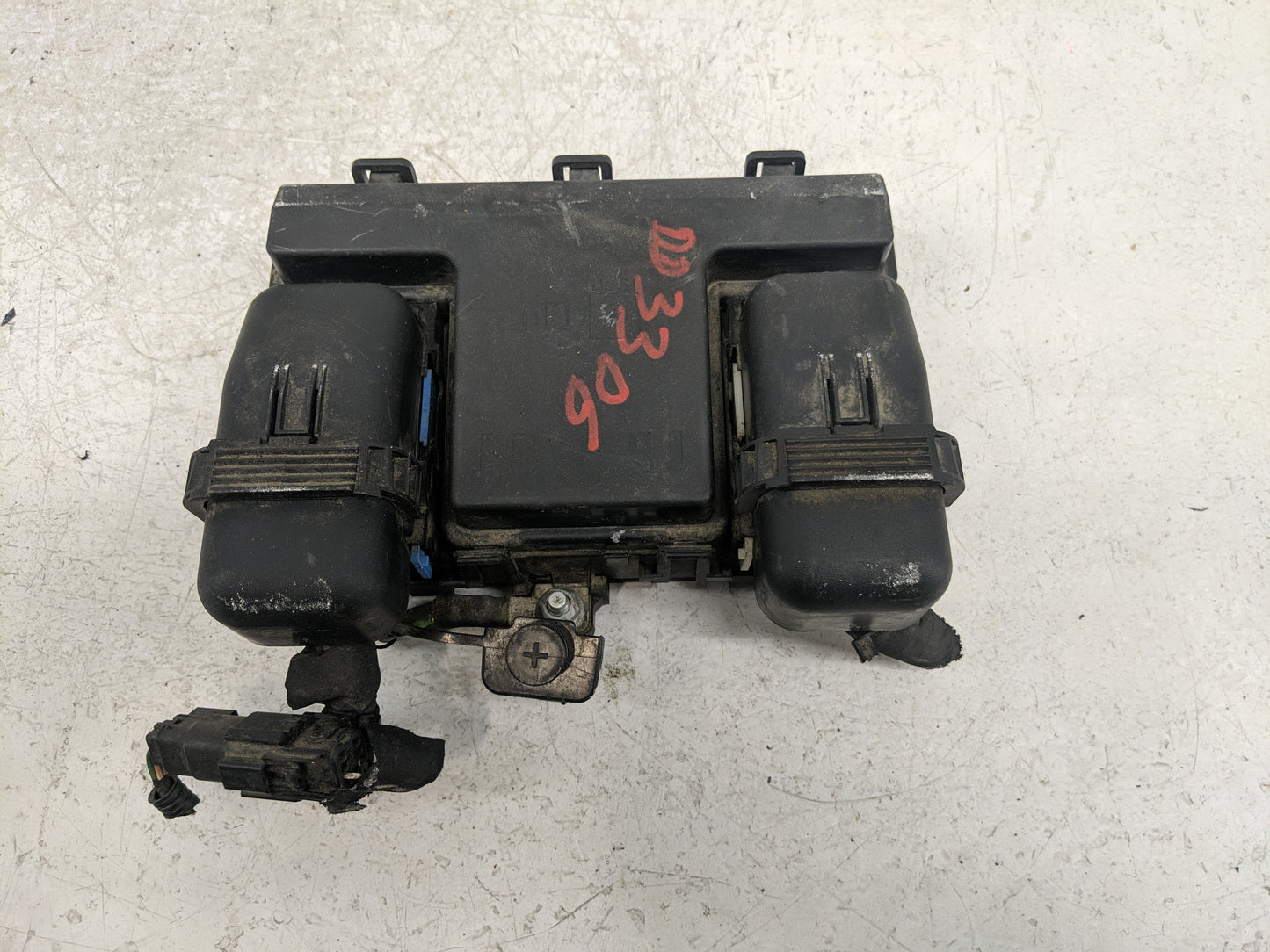 2017-2020 Ford Fusion Fusebox Fuse Box Panel Relay Module P/N:HG9T14D068BC Fits Fits 2017 2018 2019 2020 OEM Used Auto Parts