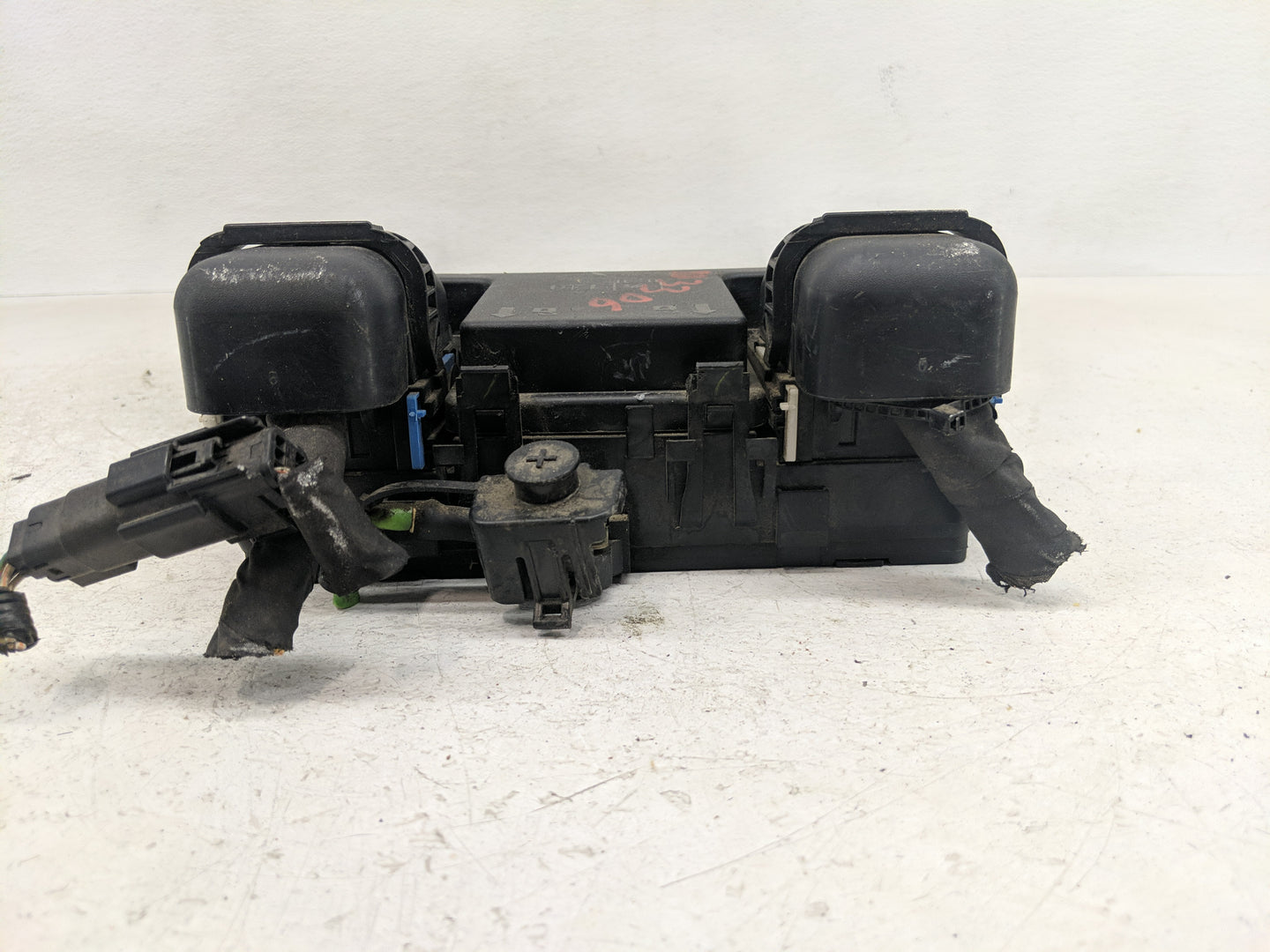 2017-2020 Ford Fusion Fusebox Fuse Box Panel Relay Module P/N:HG9T14D068BC Fits Fits 2017 2018 2019 2020 OEM Used Auto Parts