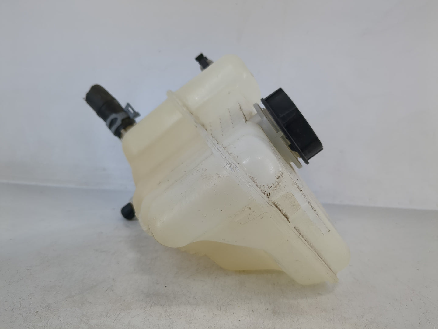 2017-2020 Ford Fusion Radiator Coolant Overflow Expansion Tank Bottle - Oemusedautoparts1.com