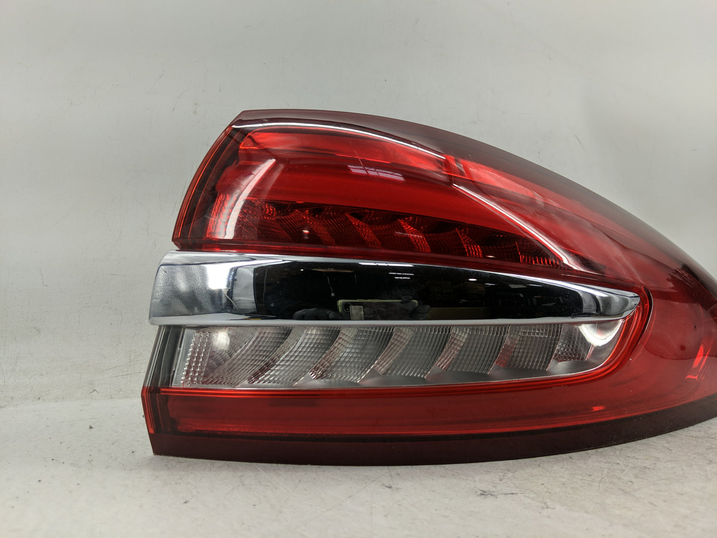 2017-2020 Ford Fusion Tail Light Assembly Passenger Right OEM P/N:HS73-13404-AB F00HTF406401 Fits Fits 2017 2018 2019 2020 O