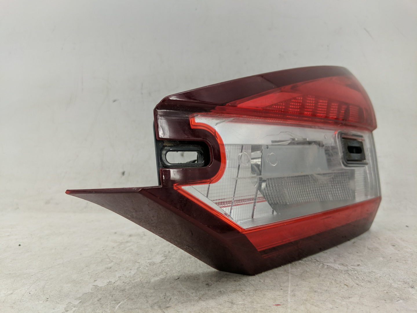 2018 Ford Fusion Passenger Right Side Deck Lid Mounted Tail Light - Oemusedautoparts1.com