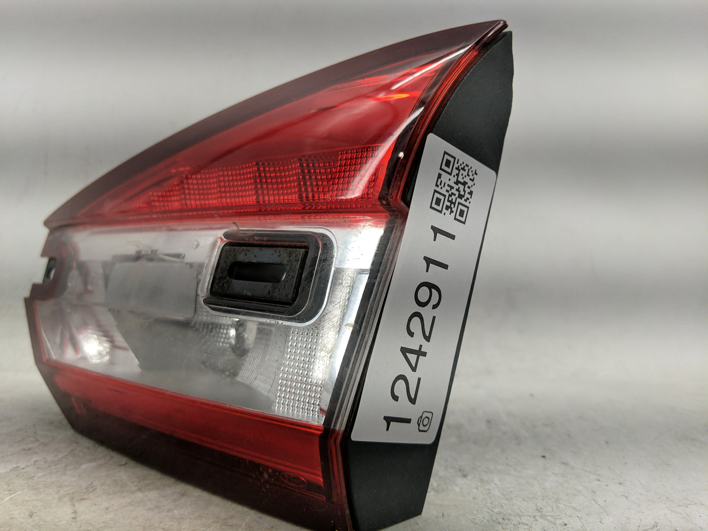 2018 Ford Fusion Passenger Right Side Deck Lid Mounted Tail Light - Oemusedautoparts1.com