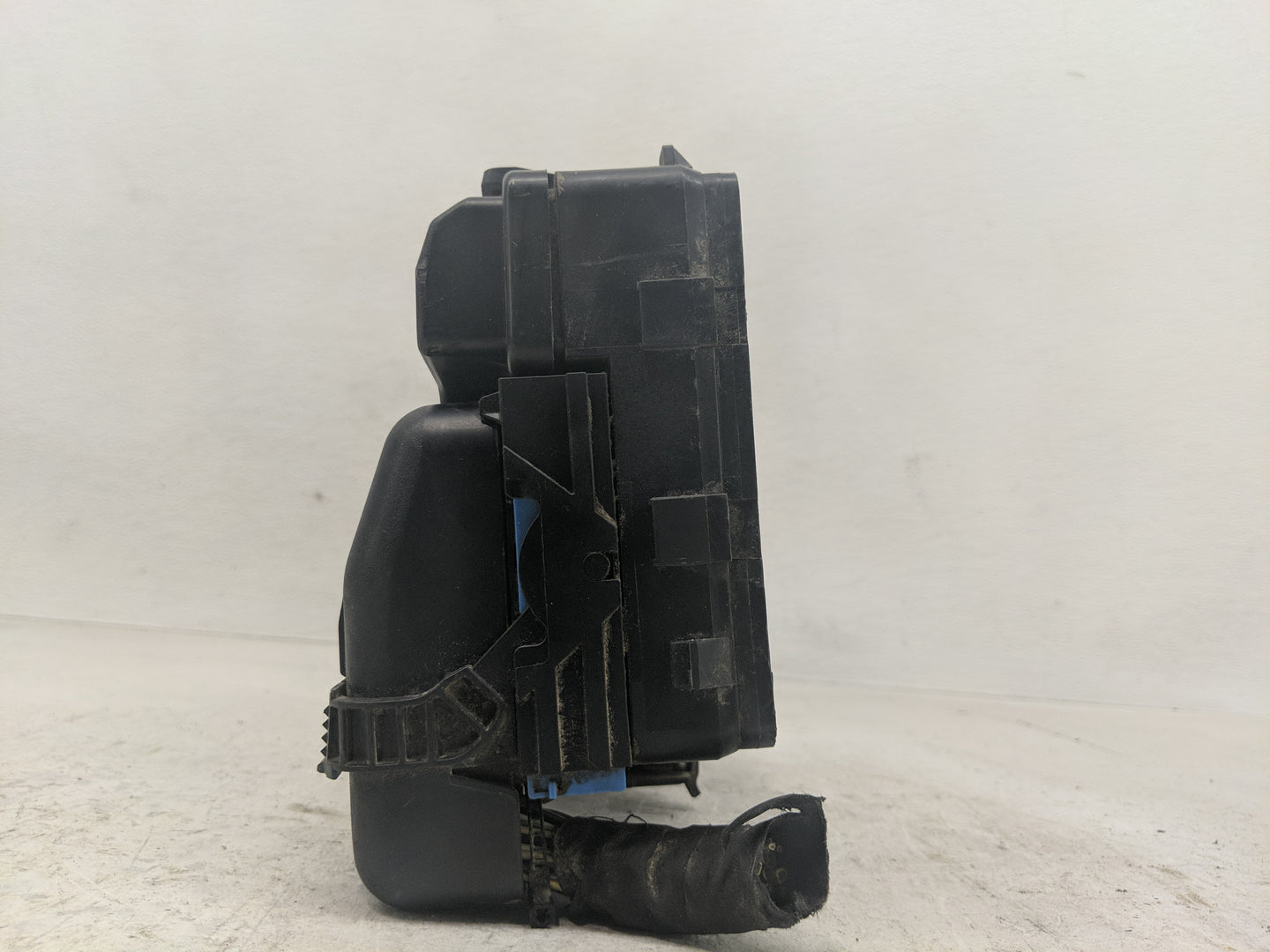 2017-2020 Ford Fusion Fusebox Fuse Box Panel Relay Module P/N:HG9T 14D068 AD Fits Fits 2017 2018 2019 2020 OEM Used Auto Par