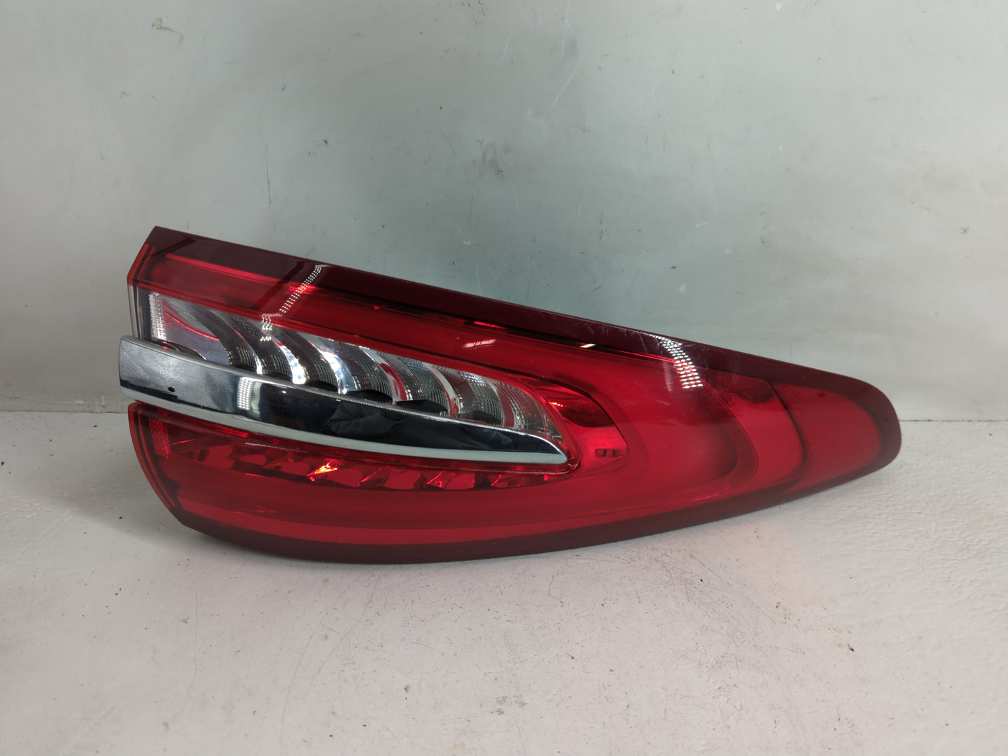 2017-2020 Ford Fusion Tail Light Assembly Driver Left OEM P/N:HS73-13405-AC HS73-13A603-AG Fits Fits 2017 2018 2019 2020 OEM