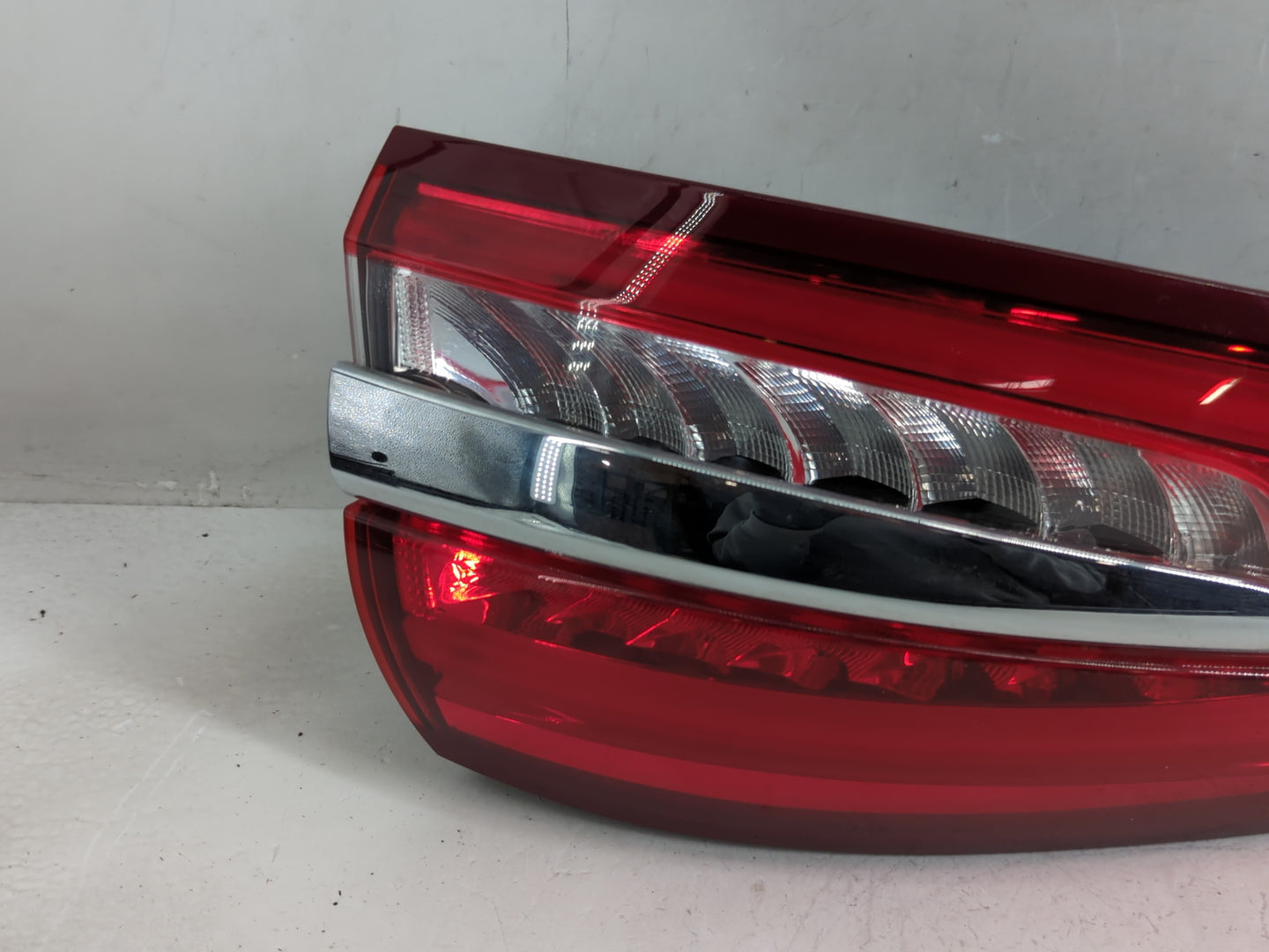2017-2020 Ford Fusion Tail Light Assembly Driver Left OEM P/N:HS73-13405-AC HS73-13A603-AG Fits Fits 2017 2018 2019 2020 OEM
