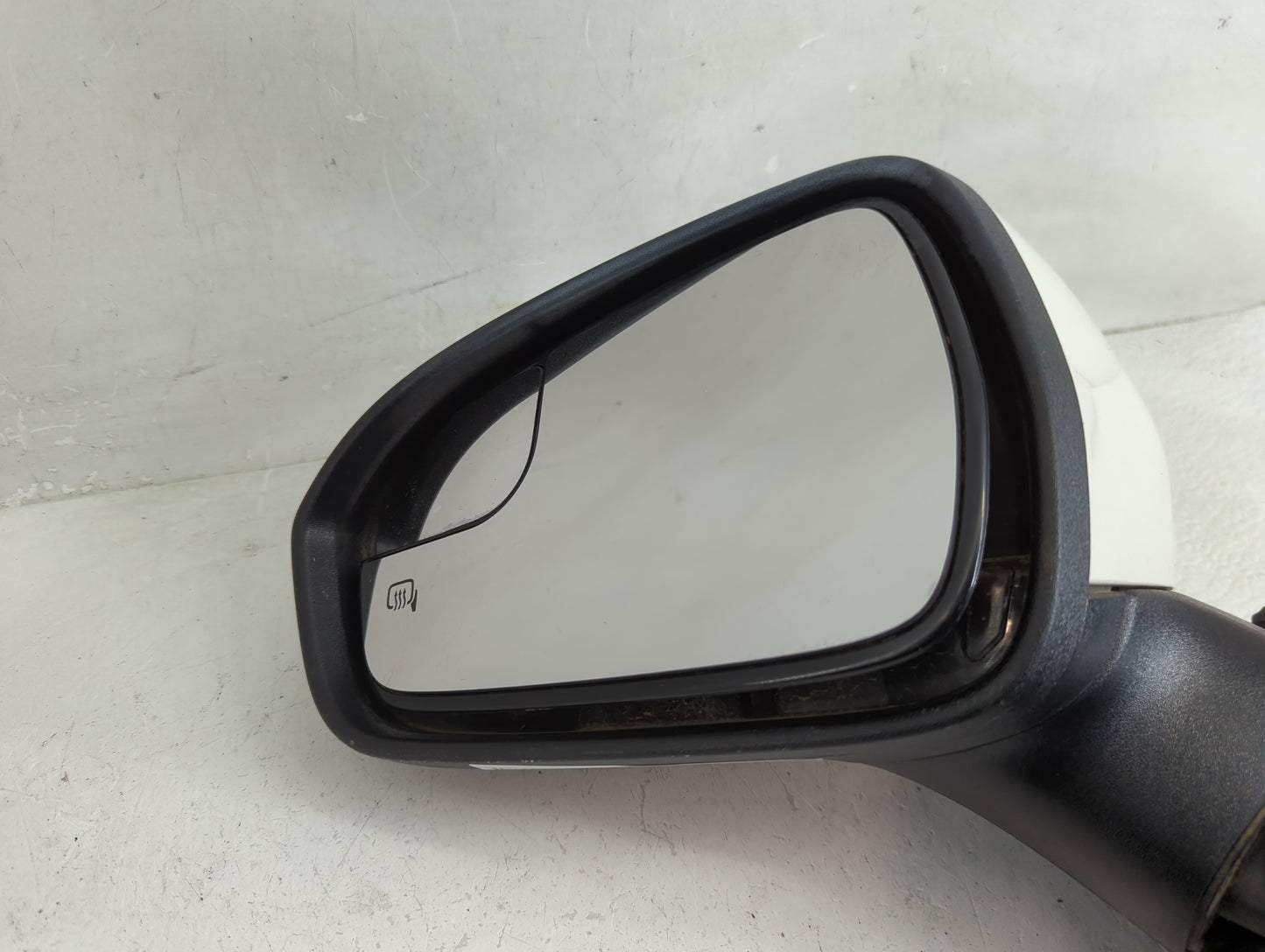 2018 Ford Fusion Side Mirror Replacement Driver Left View Door Mirror Fits OEM Used Auto Parts - Oemusedautoparts1.com