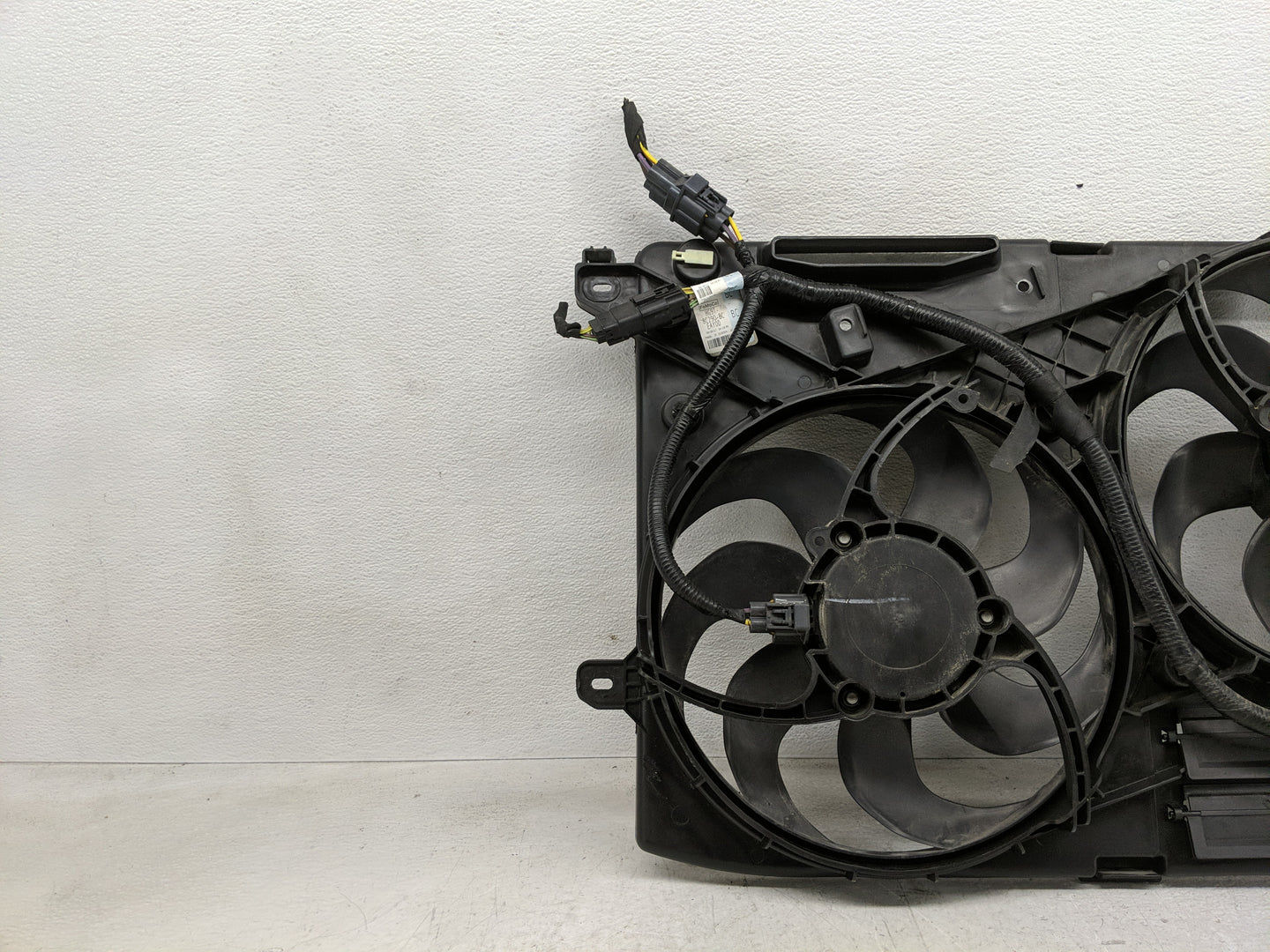 2016-2020 Ford Fusion Electric Radiator Cooling Fan Motor Assembly P/N:10891220 10891320 Fits Fits 2016 2017 2018 2019 2020 