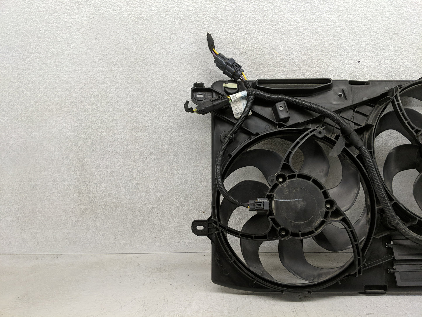 2016-2020 Ford Fusion Electric Radiator Cooling Fan Motor Assembly P/N:10891220 10891320 Fits Fits 2016 2017 2018 2019 2020 
