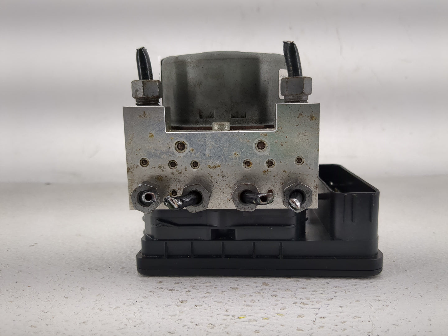 2017-2018 Ford Fusion ABS Pump Control Module Replacement P/N:HG9C-2B373-BH Fits Fits 2017 2018 OEM Used Auto Parts - Oemuse