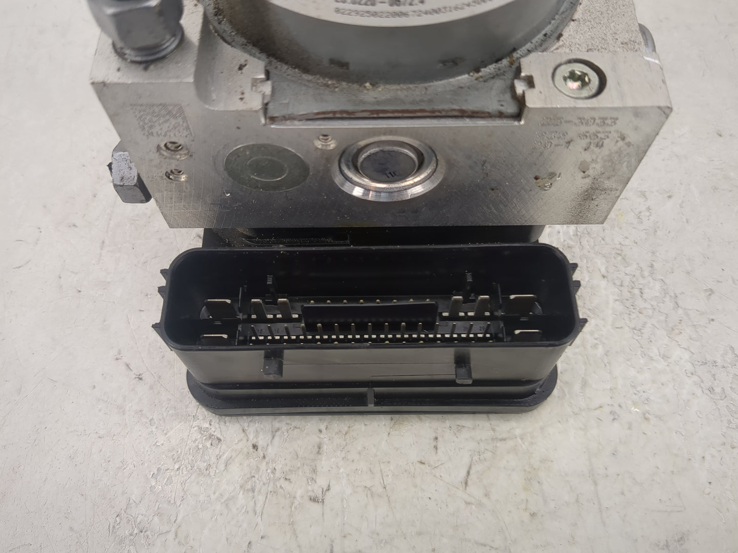 2017-2018 Ford Fusion ABS Pump Control Module Replacement P/N:HG9C-2C219-LG HG9C-2B373-BH Fits Fits 2017 2018 OEM Used Auto 
