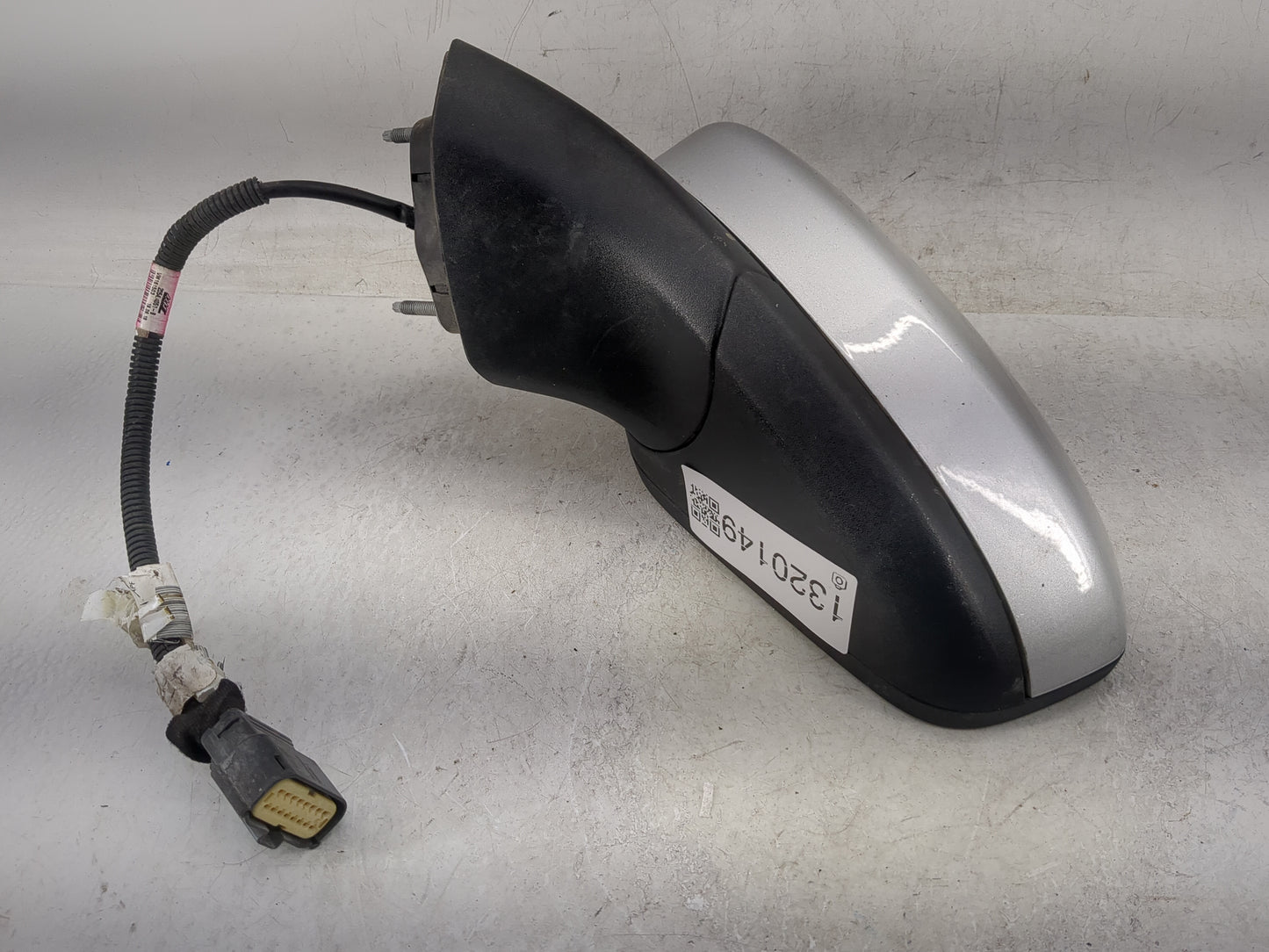 2016-2020 Ford Fusion Driver Side View Mirror - Left Door Mirror OEM Used - Oemusedautoparts1.com