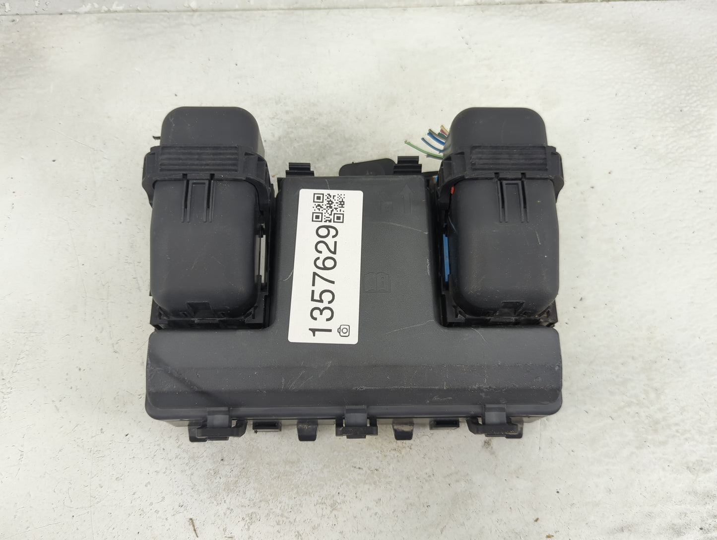 2017-2020 Ford Fusion Fusebox Fuse Box Panel Relay Module P/N:G2GT14A075AA Fits Fits 2017 2018 2019 2020 OEM Used Auto Parts