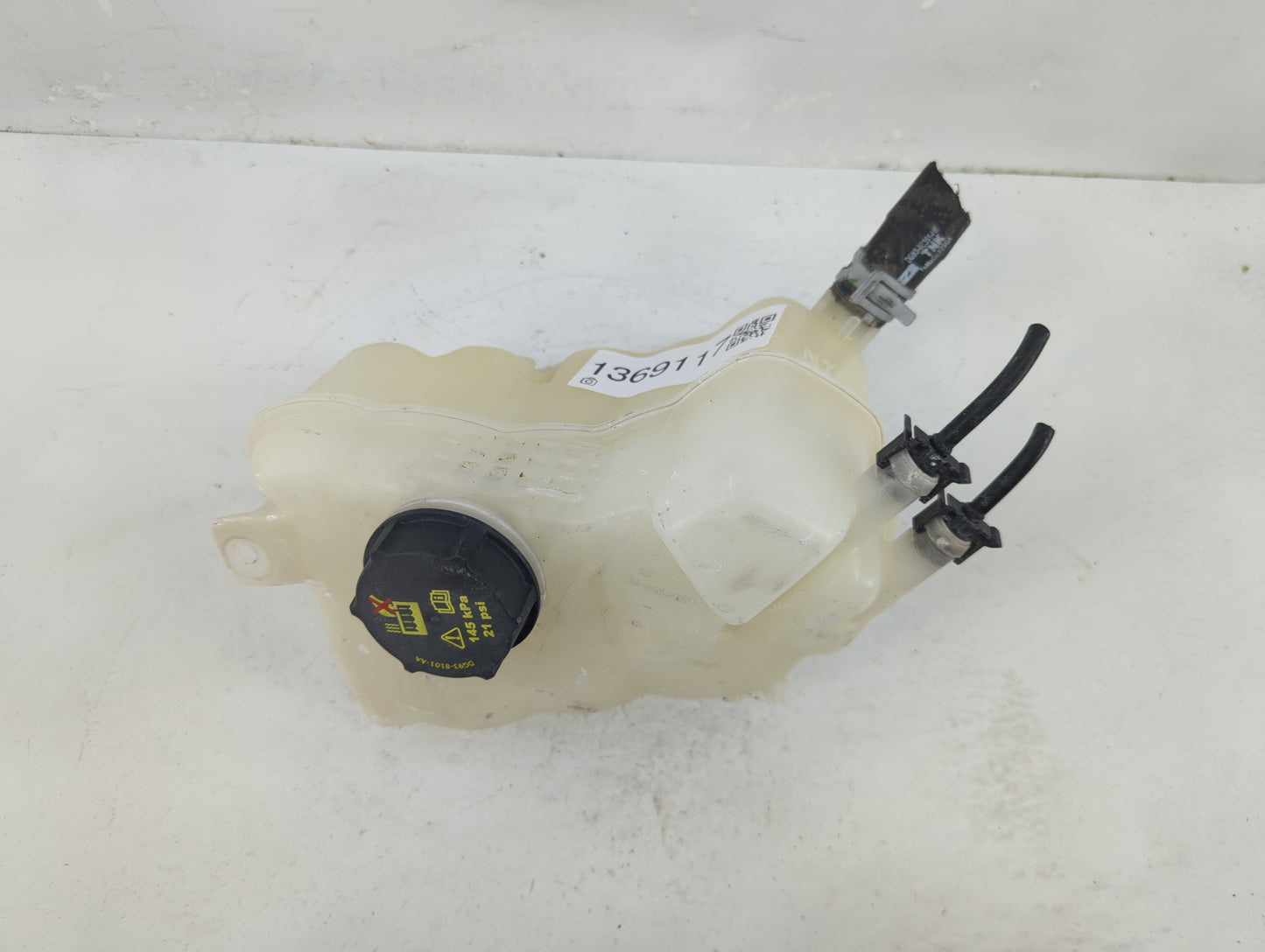 2017-2020 Ford Fusion Radiator Coolant Overflow Expansion Tank Bottle 1369117 - Oemusedautoparts1.com