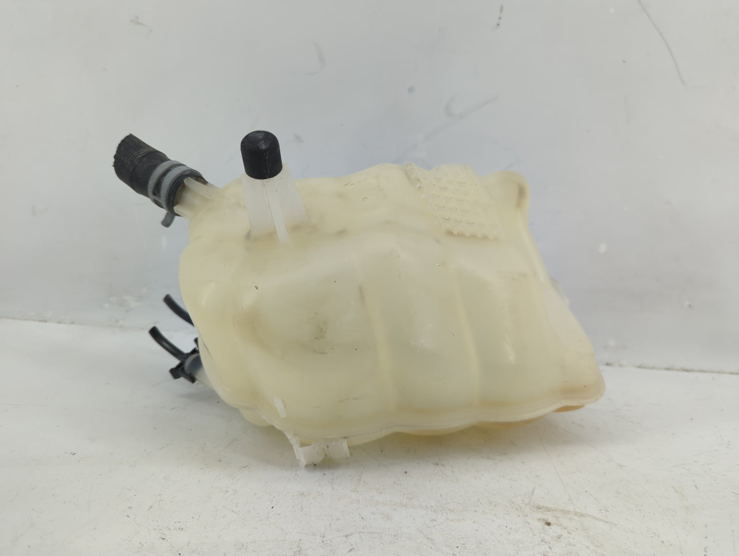 2017-2020 Ford Fusion Radiator Coolant Overflow Expansion Tank Bottle 1369117 - Oemusedautoparts1.com
