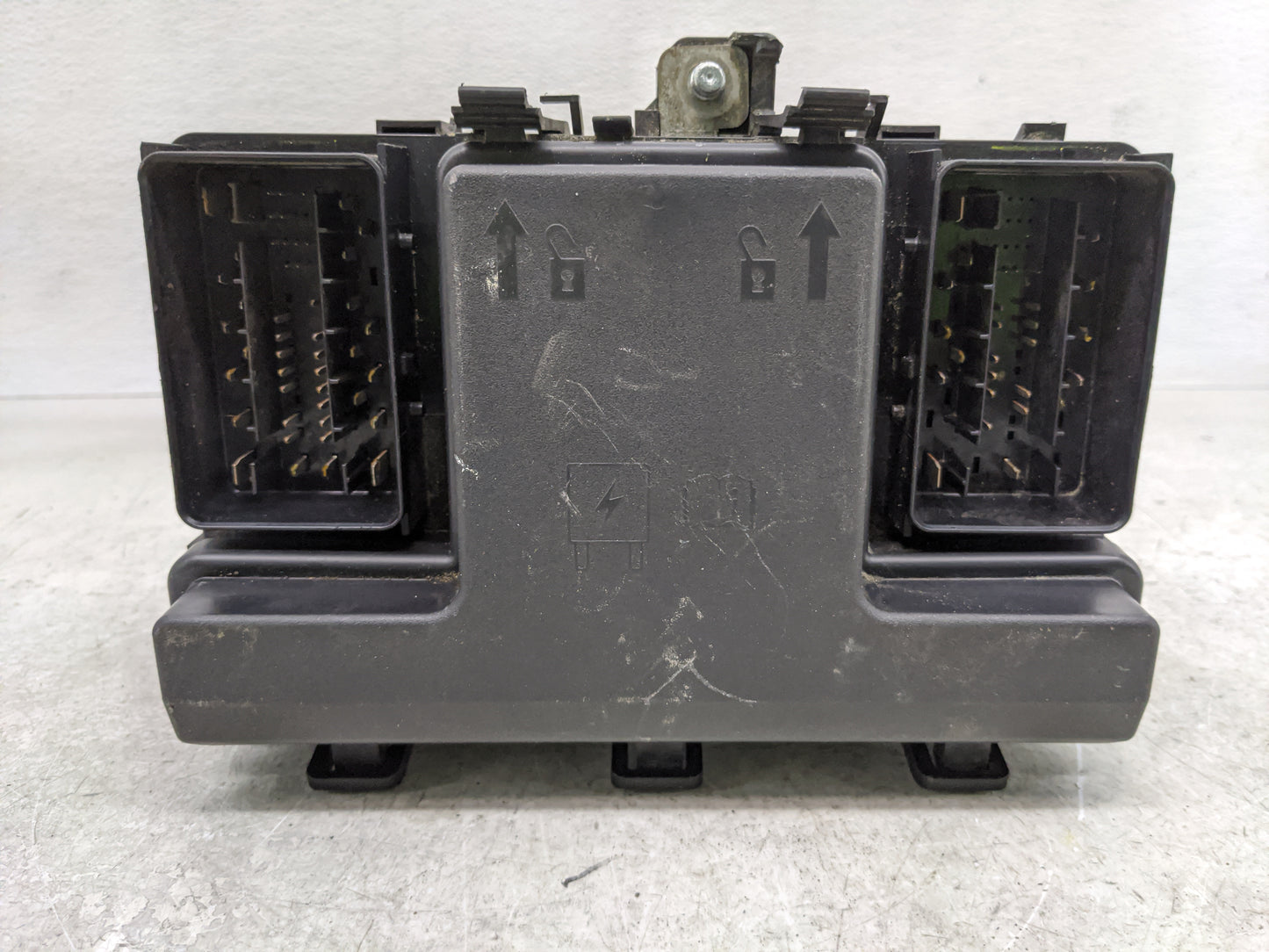 2017-2020 Ford Fusion Fusebox Fuse Box Panel Relay Module P/N:HG9T14D068AC Fits Fits 2017 2018 2019 2020 OEM Used Auto Parts