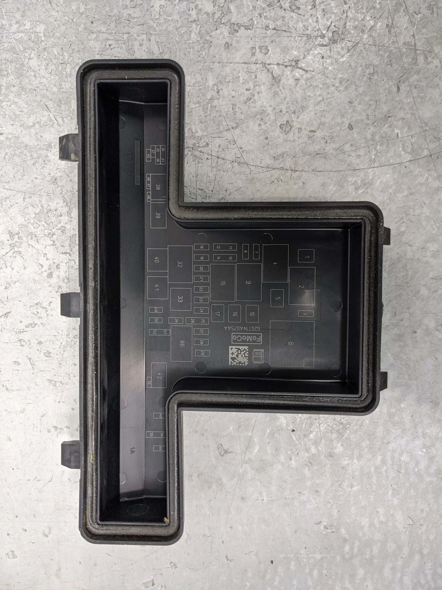 2017-2020 Ford Fusion Fusebox Fuse Box Panel Relay Module P/N:HG9T14D068AC Fits Fits 2017 2018 2019 2020 OEM Used Auto Parts