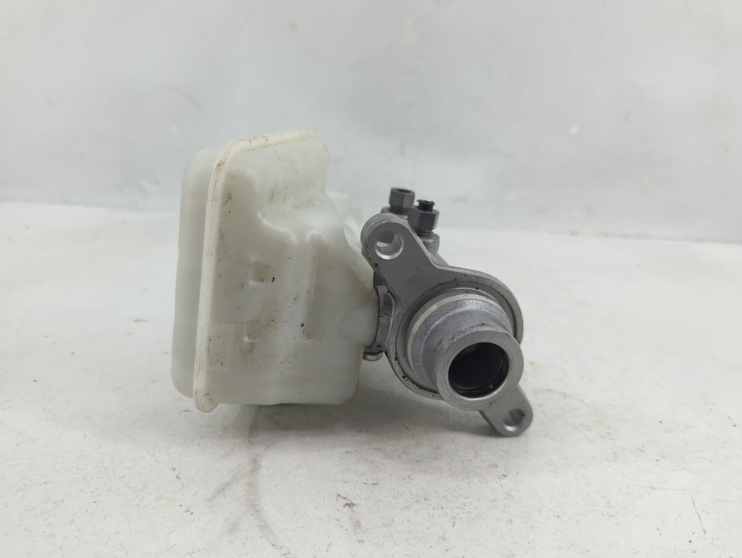 2017-2020 Ford Fusion Brake Master Cylinder - Oemusedautoparts1.com