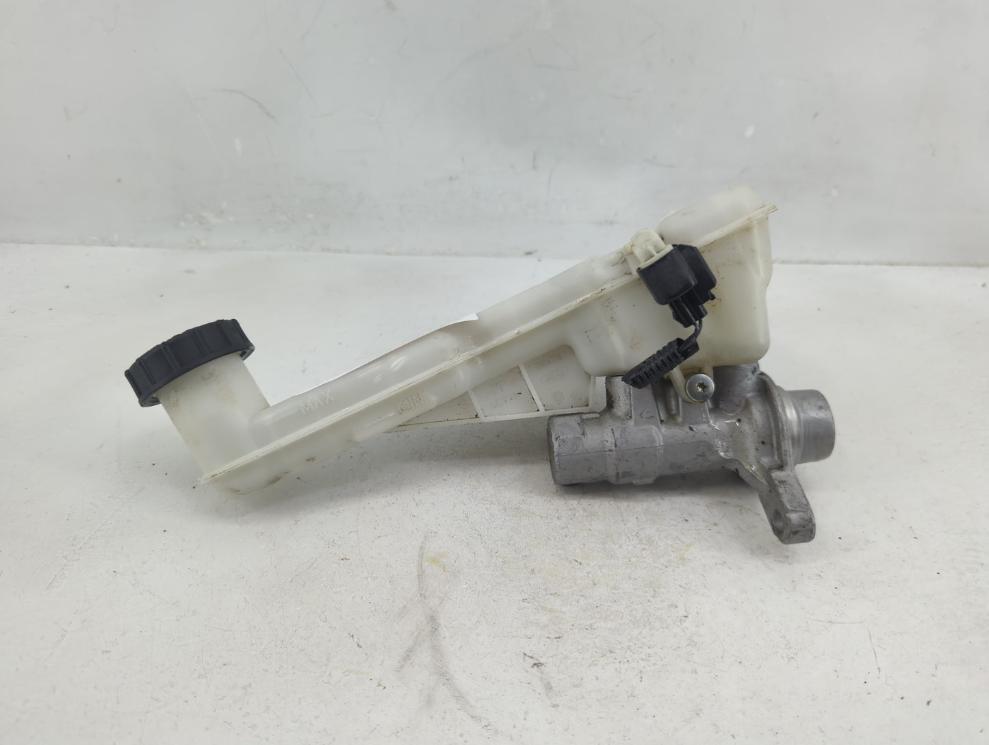 2017-2020 Ford Fusion Brake Master Cylinder - Oemusedautoparts1.com