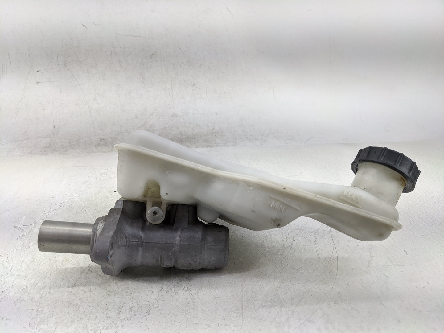 2013-2020 Ford Fusion Brake Master Cylinder - Oemusedautoparts1.com