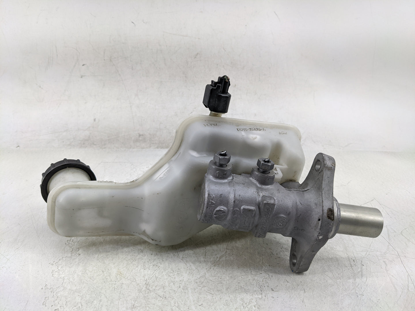2013-2020 Ford Fusion Brake Master Cylinder - Oemusedautoparts1.com