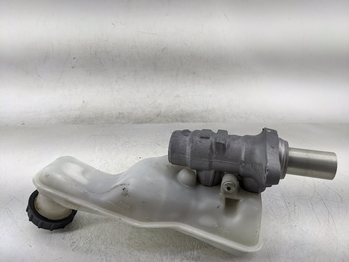 2013-2020 Ford Fusion Brake Master Cylinder - Oemusedautoparts1.com