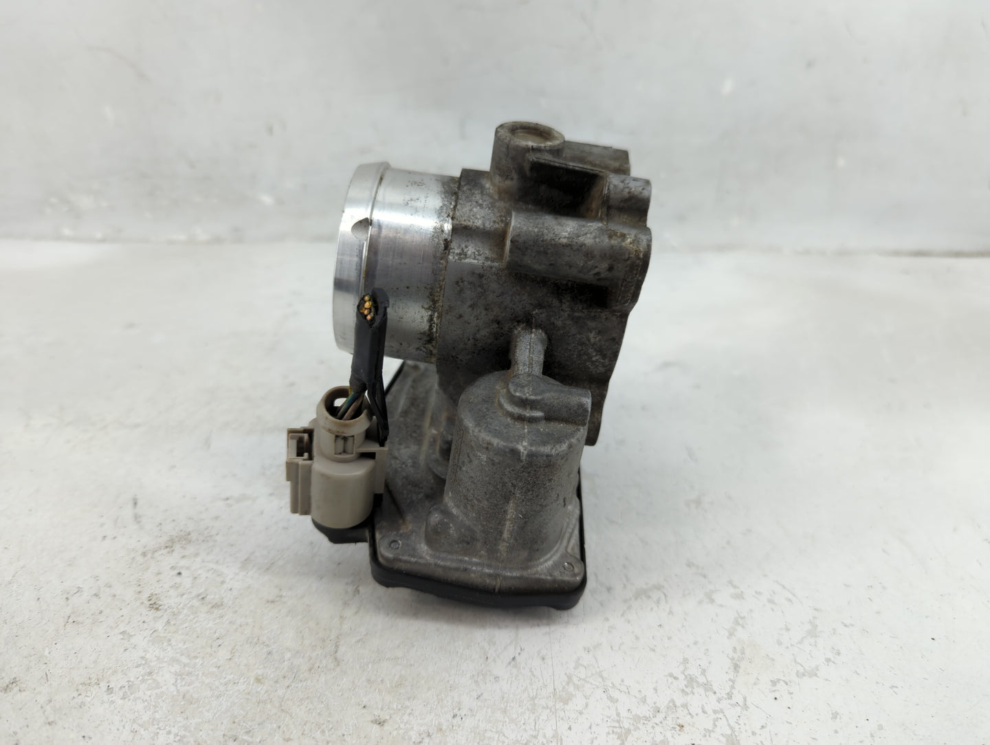 2014-2020 Ford Fusion Throttle Body P/N:DS7G-9F991-CA Fits Fits 2014 2015 2016 2017 2018 2019 2020 OEM Used Auto Parts - Oem
