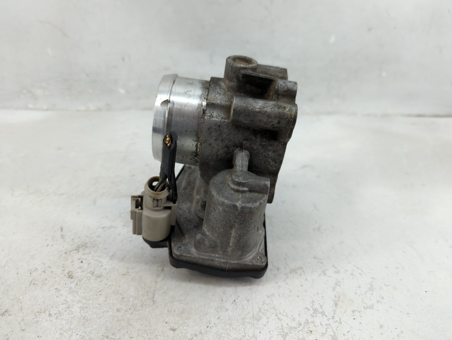 2014-2020 Ford Fusion Throttle Body P/N:DS7G-9F991-CA Fits Fits 2014 2015 2016 2017 2018 2019 2020 OEM Used Auto Parts - Oem