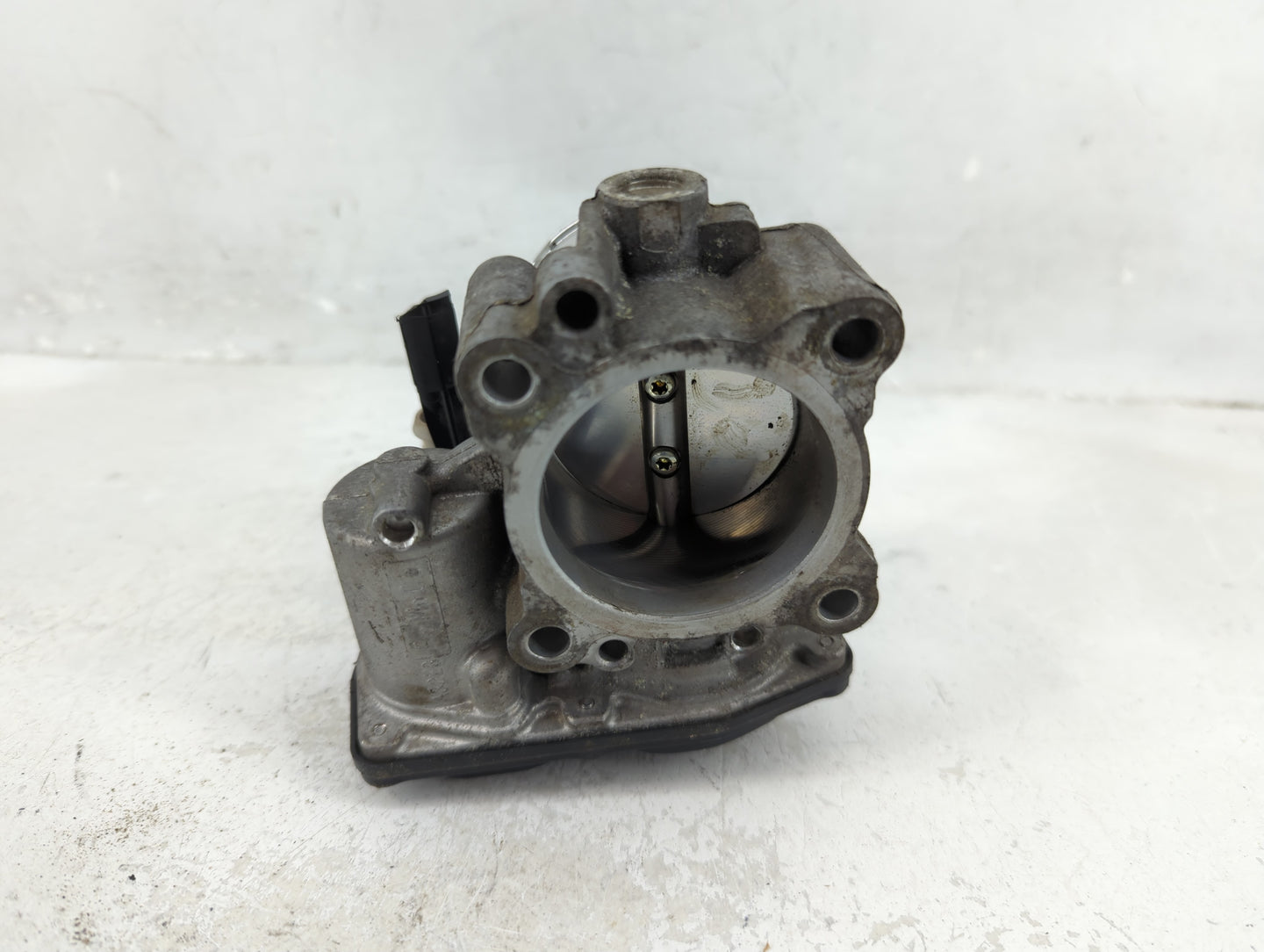 2014-2020 Ford Fusion Throttle Body P/N:DS7G-9F991-CA Fits Fits 2014 2015 2016 2017 2018 2019 2020 OEM Used Auto Parts - Oem
