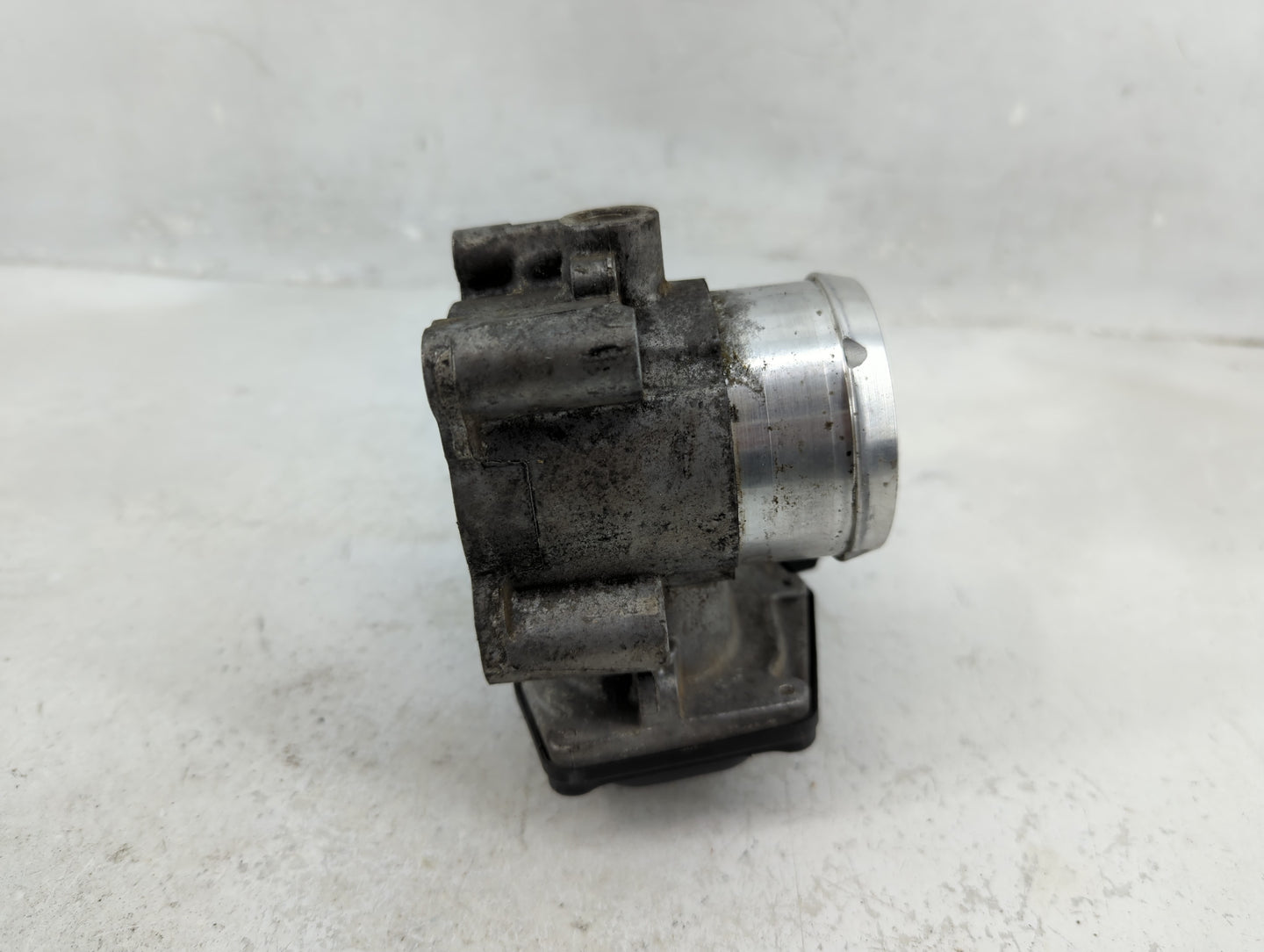 2014-2020 Ford Fusion Throttle Body P/N:DS7G-9F991-CA Fits Fits 2014 2015 2016 2017 2018 2019 2020 OEM Used Auto Parts - Oem