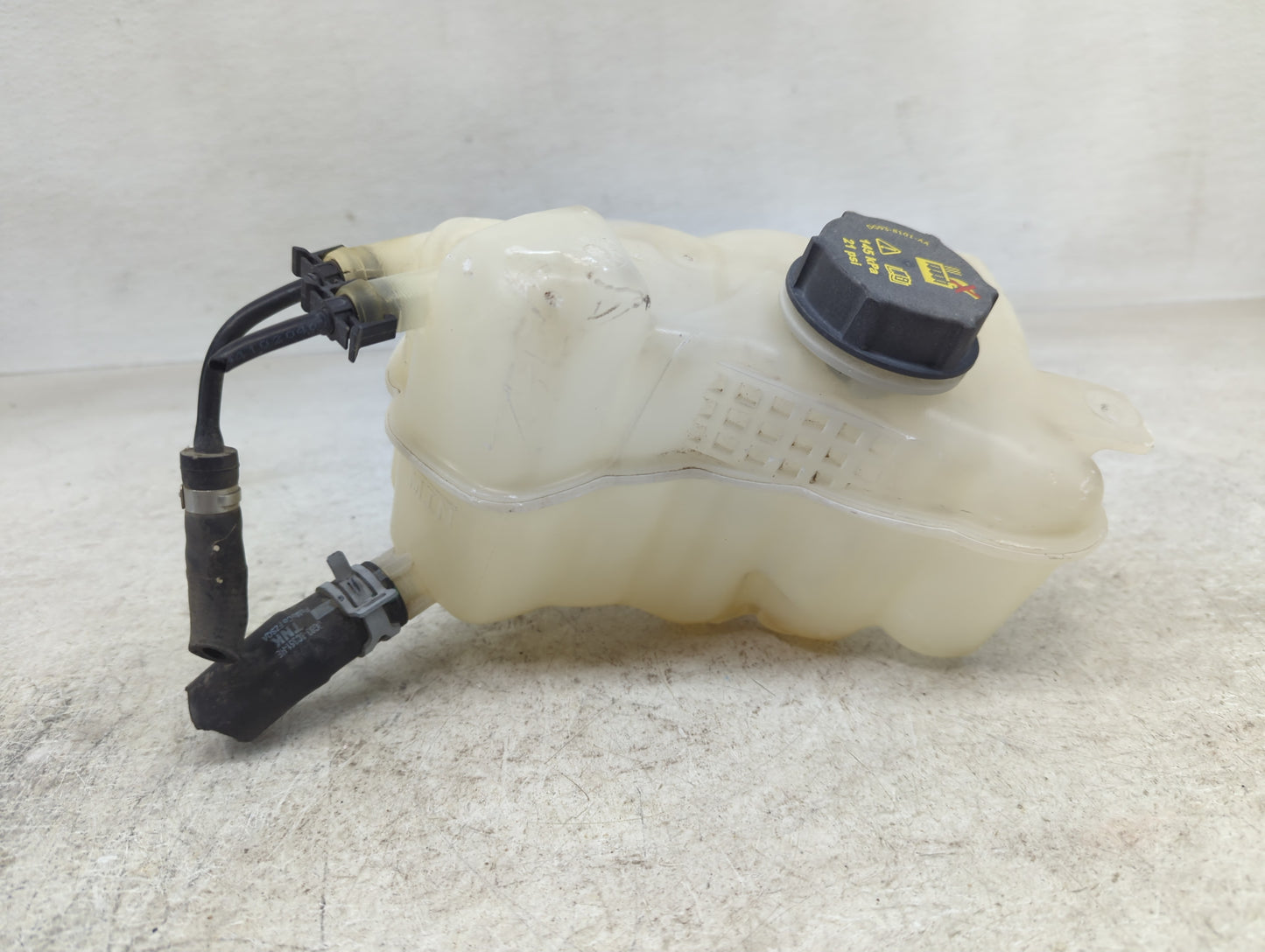2017-2020 Ford Fusion Radiator Coolant Overflow Expansion Tank Bottle - Oemusedautoparts1.com
