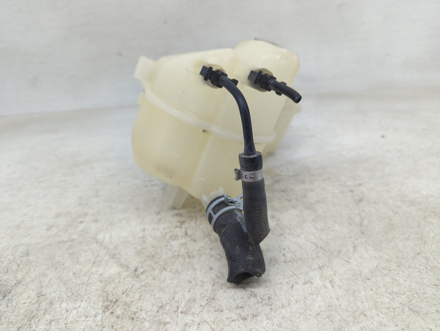 2017-2020 Ford Fusion Radiator Coolant Overflow Expansion Tank Bottle - Oemusedautoparts1.com