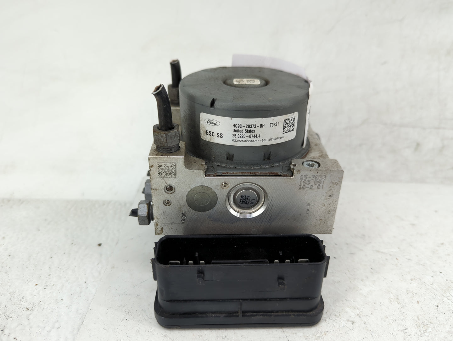 2017-2018 Ford Fusion ABS Pump Control Module Replacement P/N:HG9C-2B373-BH 591558373 Fits Fits 2017 2018 OEM Used Auto Part