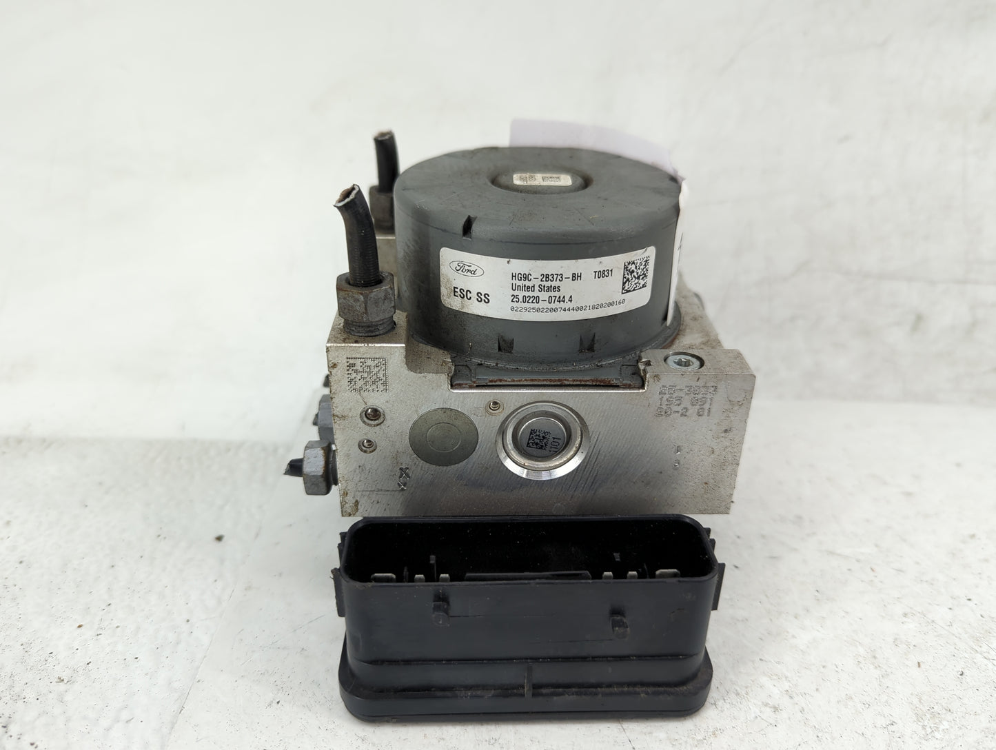 2017-2018 Ford Fusion ABS Pump Control Module Replacement P/N:HG9C-2B373-BH 591558373 Fits Fits 2017 2018 OEM Used Auto Part