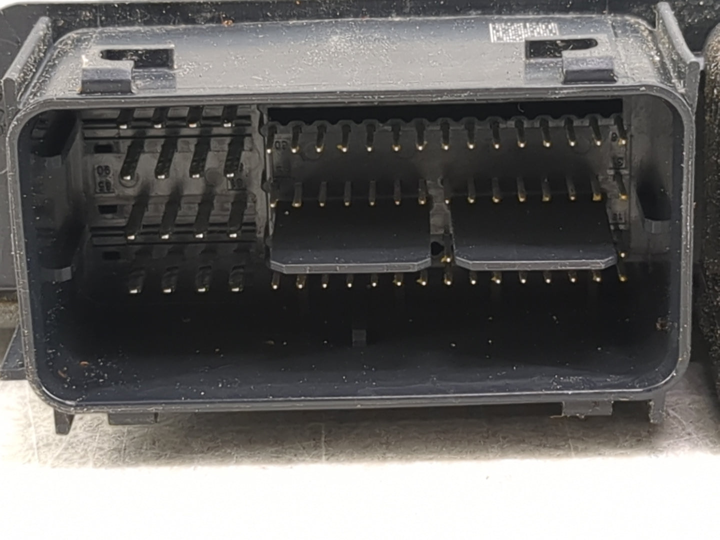 2017-2020 Ford Fusion PCM Engine Control Computer ECU ECM PCU OEM P/N:HU5T-14F262-CA A2095192000 Fits OEM Used Auto Parts - 