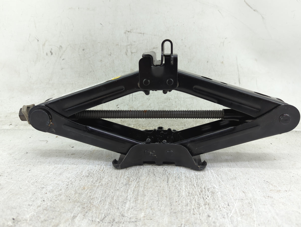 2018 Ford Fusion Spare Scissor Car Jack 1431497 - Oemusedautoparts1.com