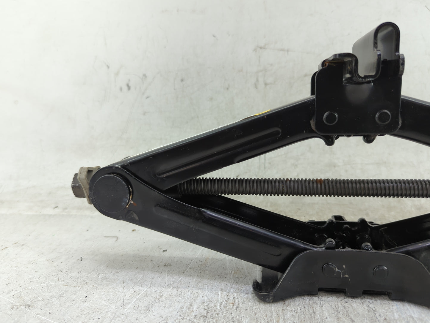2018 Ford Fusion Spare Scissor Car Jack 1431497 - Oemusedautoparts1.com