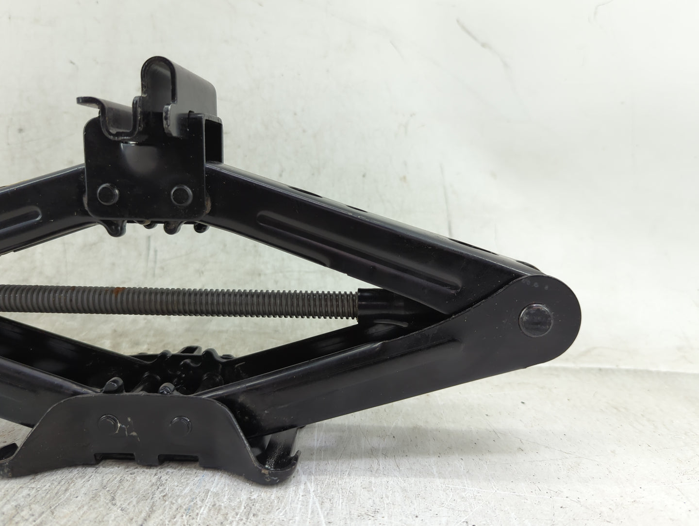 2018 Ford Fusion Spare Scissor Car Jack 1431497 - Oemusedautoparts1.com
