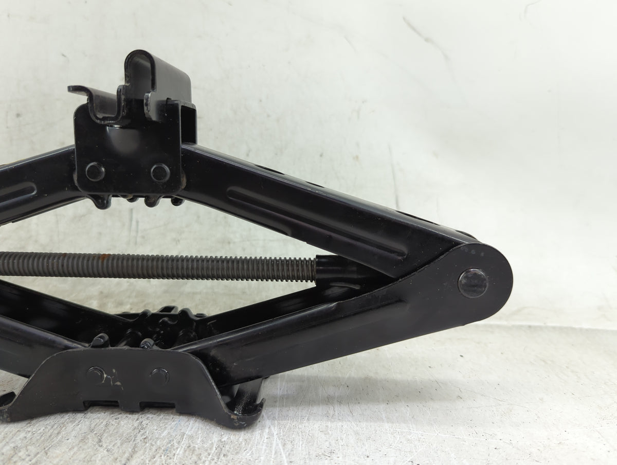 2018 Ford Fusion Spare Scissor Car Jack 1431497 - Oemusedautoparts1.com