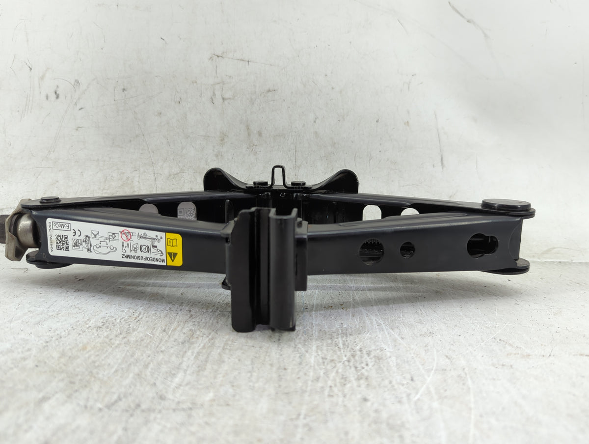 2018 Ford Fusion Spare Scissor Car Jack 1431497 - Oemusedautoparts1.com