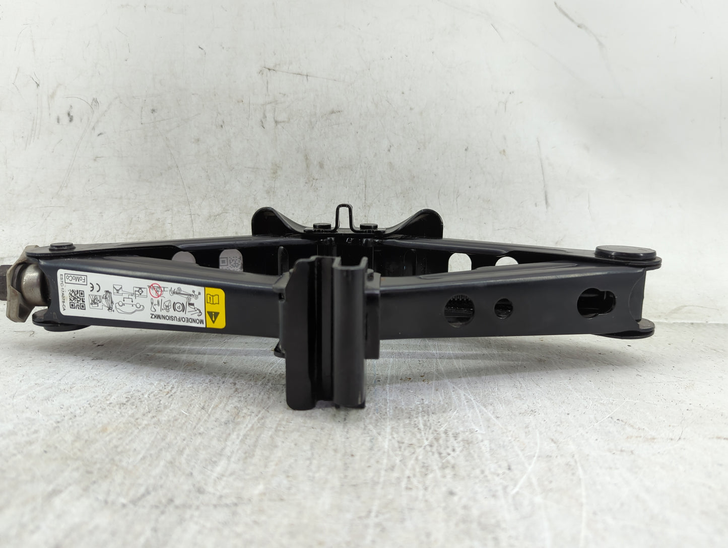 2018 Ford Fusion Spare Scissor Car Jack 1431497 - Oemusedautoparts1.com