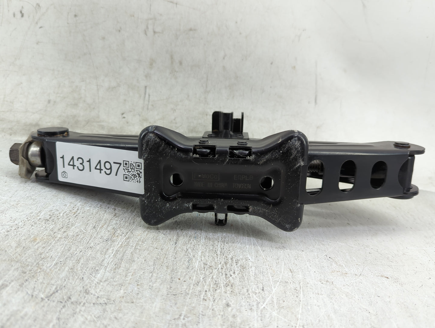 2018 Ford Fusion Spare Scissor Car Jack 1431497 - Oemusedautoparts1.com