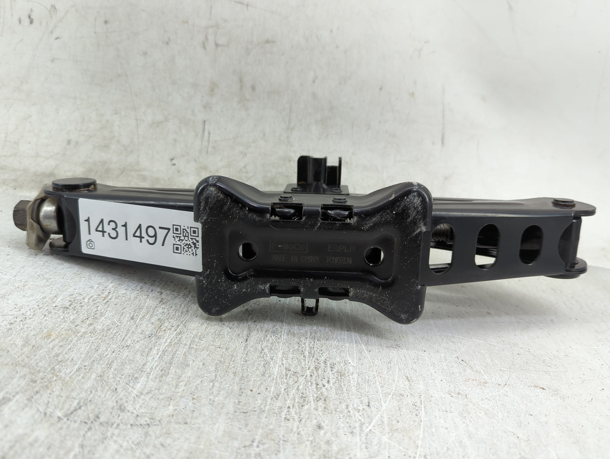 2018 Ford Fusion Spare Scissor Car Jack 1431497 - Oemusedautoparts1.com
