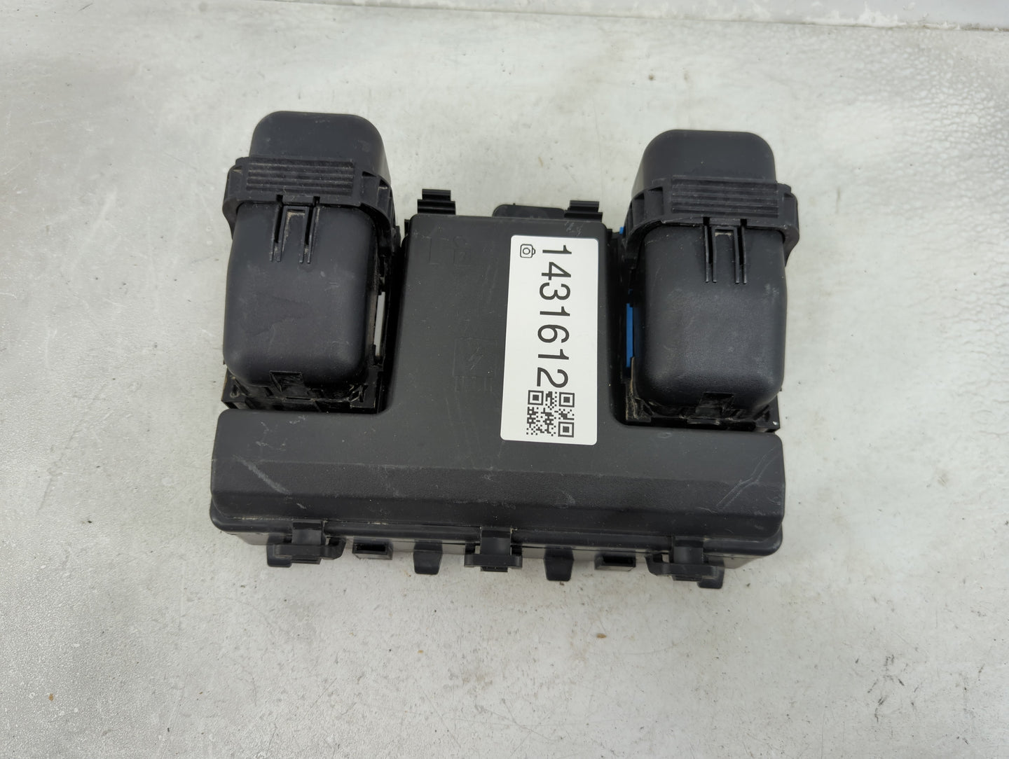 2017-2020 Ford Fusion Fusebox Fuse Box Panel Relay Module P/N:G2GT14A075AA Fits Fits 2017 2018 2019 2020 OEM Used Auto Parts